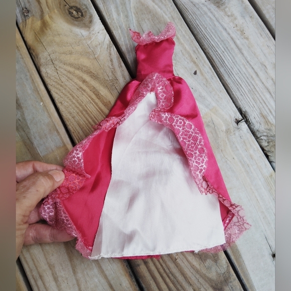 Disney Princess Elena of Avalon Burgundy or Red Dress for 11 Inch Barbie Doll - Picture 3 of 4